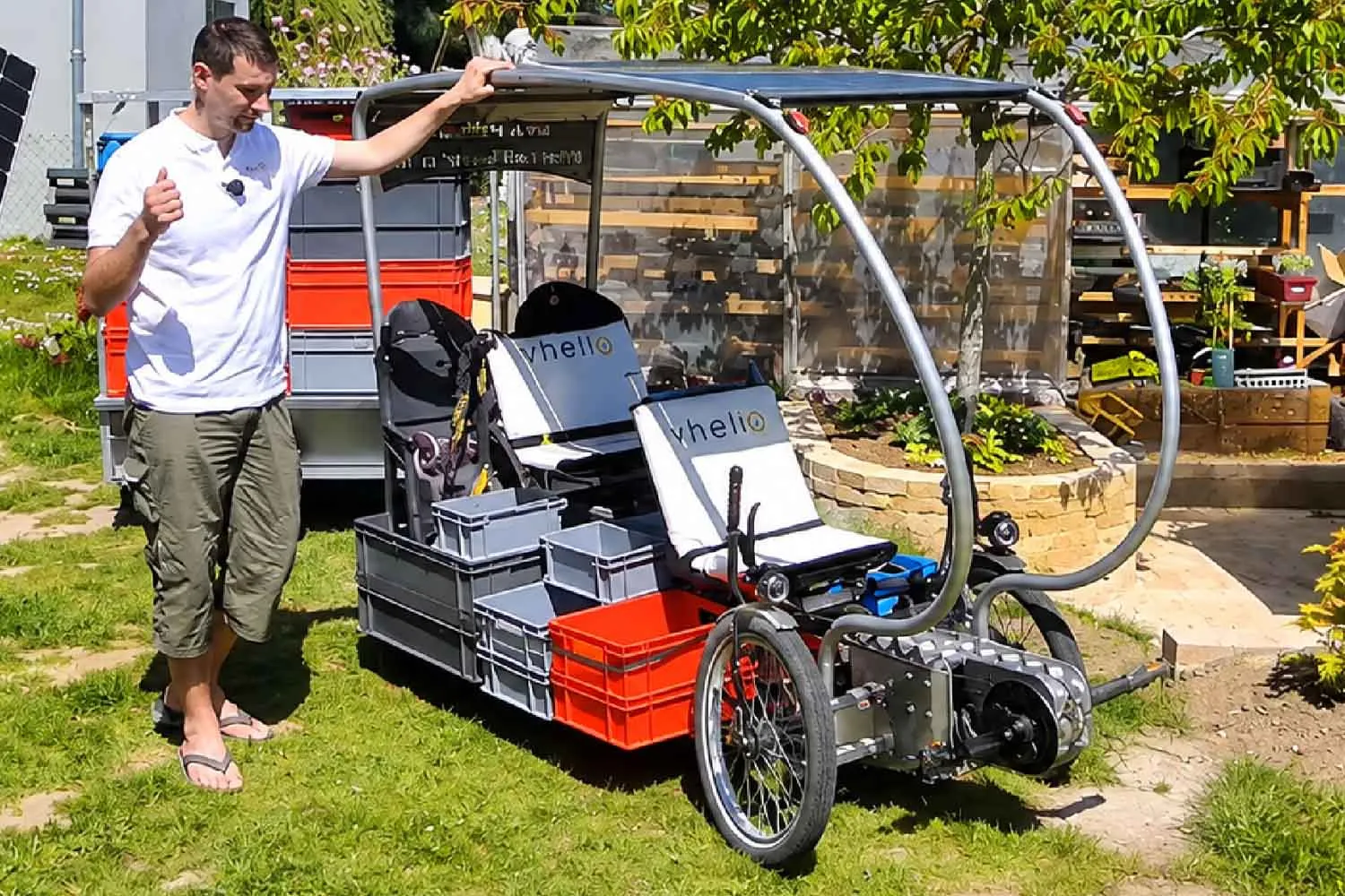 Questa insolita auto solare a tre ruote arriva a casa in un kit e si monta come i LEGO in soli 2 giorni
