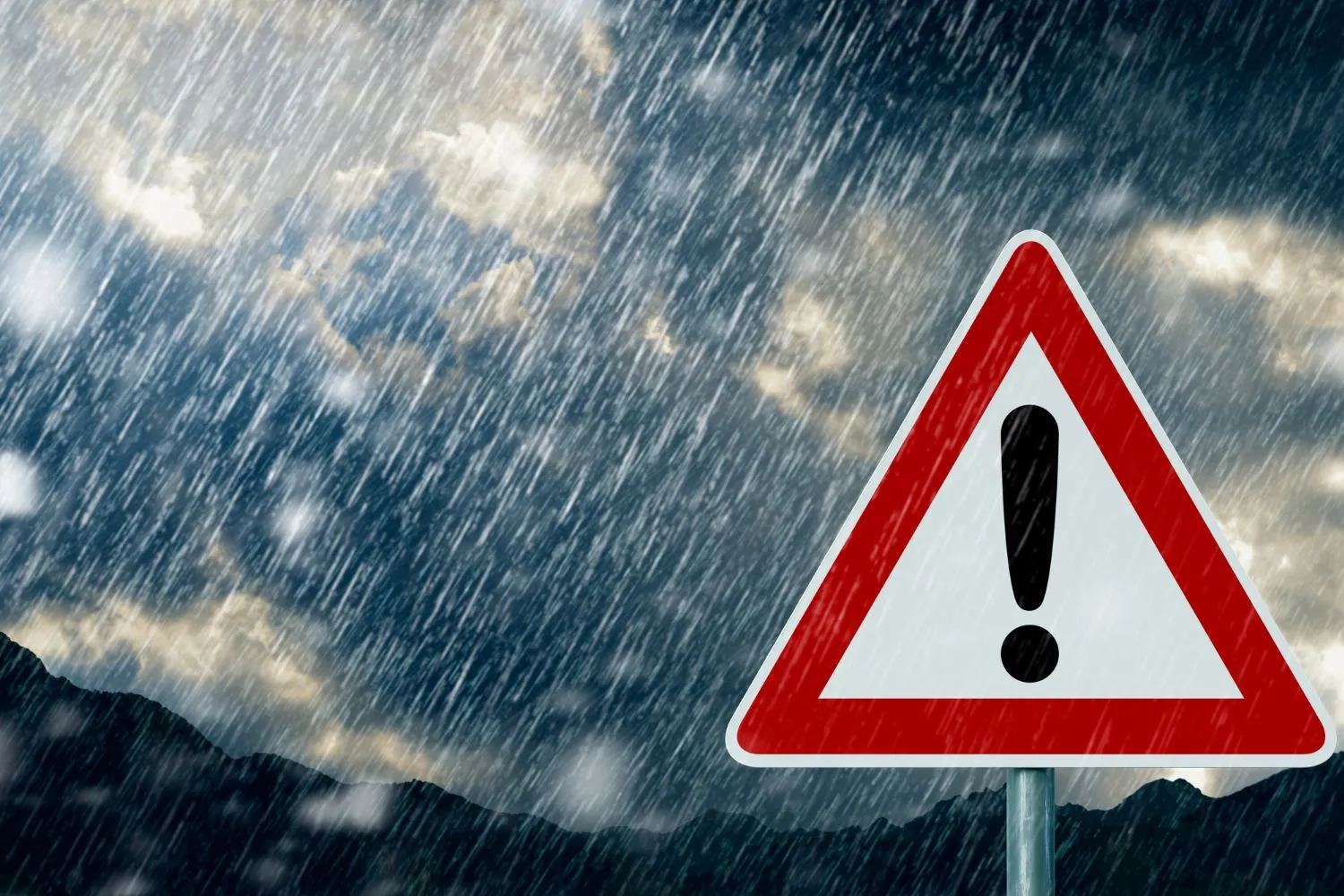 Allerta meteo gialla in Campania: temporali improvvisi, vento e rischio idrogeologico da stasera