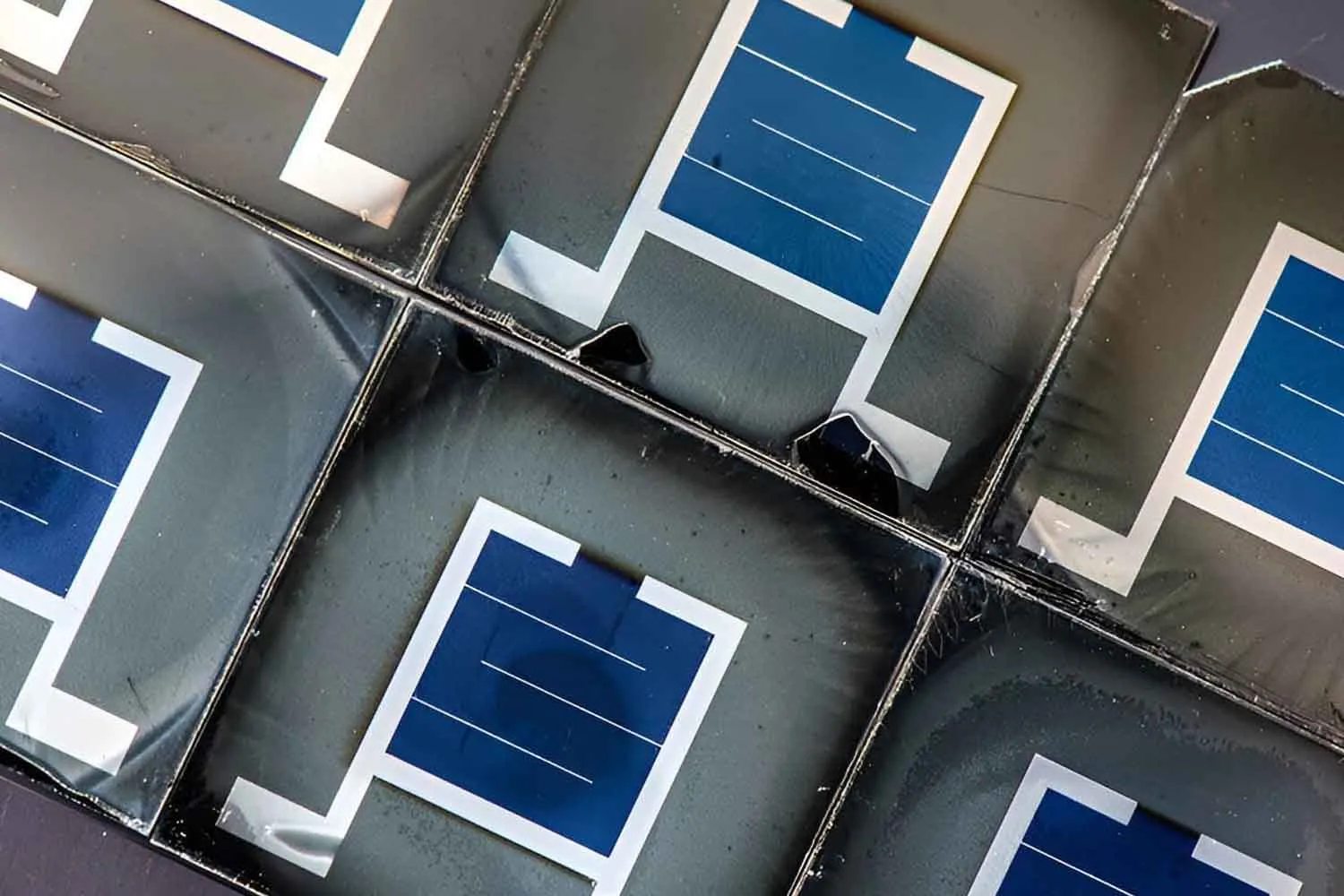 Perovskite e silicio insieme: il fotovoltaico tandem raggiunge il 35,5% di efficienza e segna un nuovo record