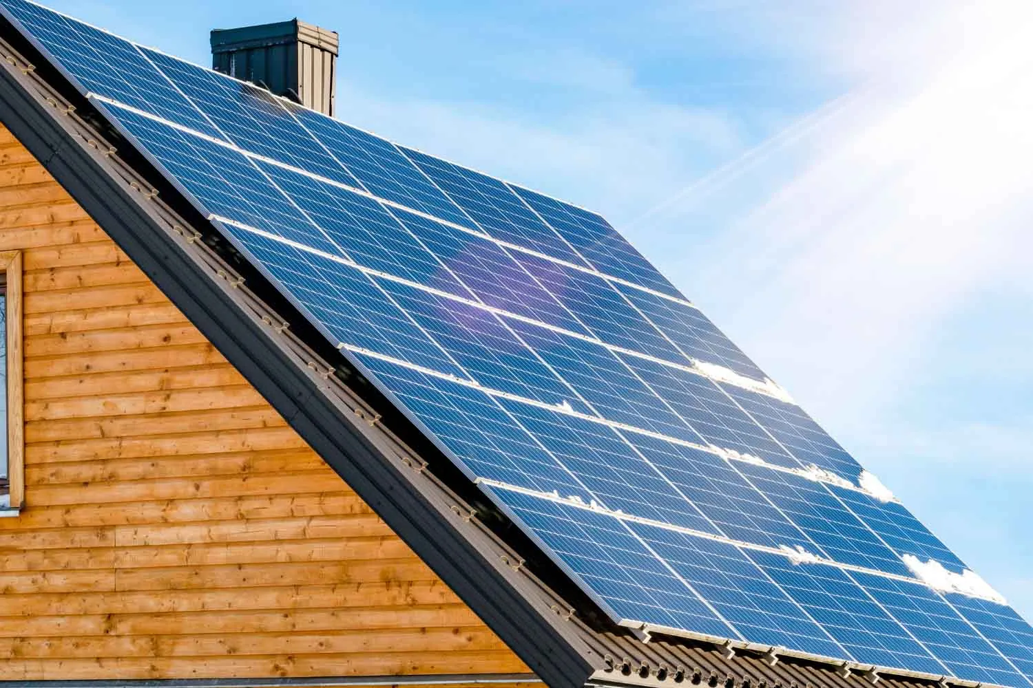 Pannelli fotovoltaici contro la povertà energetica a Roma e in Lombardia: la tua famiglia può usufruirne?